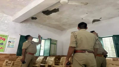 Hapur News: शिक्षक प्रशिक्षण के दौरान हादसा, प्राथमिक विद्यालय में गिरी छत का प्लास्टर