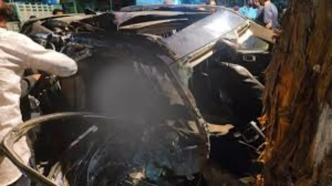 MP News: भोपाल सड़क हादसा, बैरागढ़ में बेकाबू कार खंभे से टकराई, तीन युवकों की दर्दनाक मौत MP News: भोपाल सड़क हादसा, बैरागढ़ में बेकाबू कार खंभे से टकराई, तीन युवकों की दर्दनाक मौत