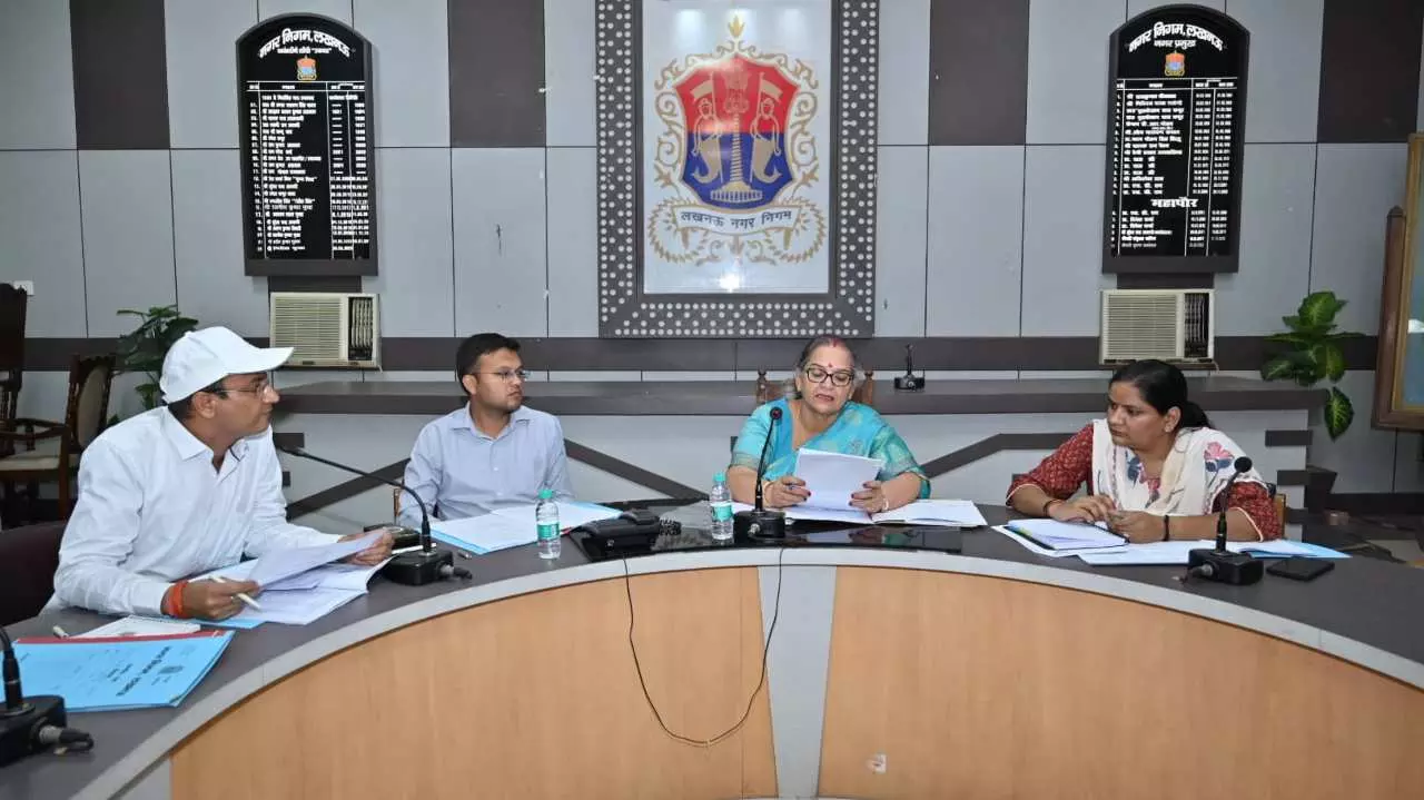 UP News: महापौर सुषमा खर्कवाल ने संपत्ति विभाग की लापरवाही पर जताई कड़ी नाराजगी, नगर निगम को हो रहे नुकसान पर जताई चिंता UP News: महापौर सुषमा खर्कवाल ने संपत्ति विभाग की लापरवाही पर जताई कड़ी नाराजगी, नगर निगम को हो रहे नुकसान पर जताई चिंता