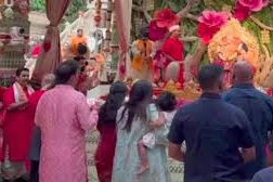 Ambani Family Video: अंबानी परिवार पर भड़के लोग, इस वीडियो को देख कहा- इन्हें शर्म नहीं आती
