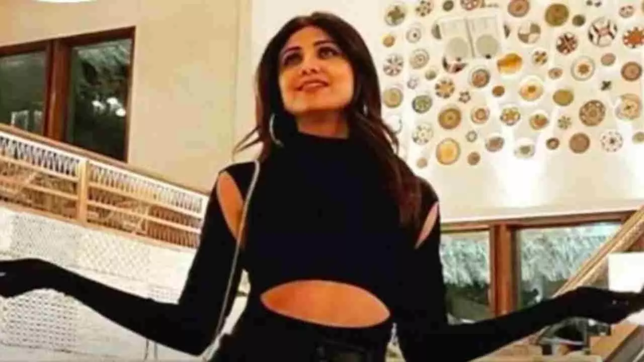 Shilpa Shettys Bastian: करोड़ों में बना था शिल्पा शेट्टी का रेस्टोरेंट बास्टियन, देखिए कितना शानदार Shilpa Shettys Bastian: करोड़ों में बना था शिल्पा शेट्टी का रेस्टोरेंट बास्टियन, देखिए कितना शानदार