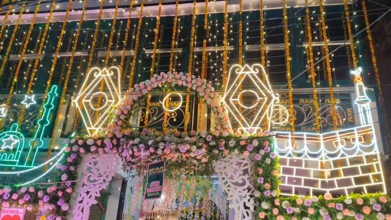 Balrampur News:बलरामपुर में बारह रबी-उल-अव्वल की धूम, जुलूस-ए-मोहम्मदी को लेकर उत्साह, घरों से लेकर दुकानों तक जगमग