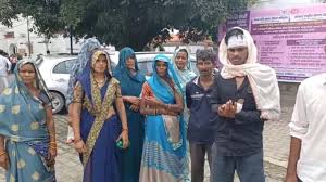 Etawah News: चाऊमीन खाने को लेकर हुआ विवाद, युवक को जमकर पीटा