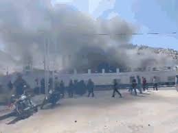 Leh Protest: लेह लद्दाख में हिंसक हुए Gen-Z, बीजेपी ऑफिस और CRPF वाहन तक फूंका, इन मांगों पर हो रहा आंदोलन