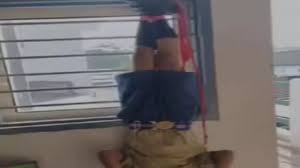 Kid Beaten Brutally in school: होमवर्क के लिए हैवानियत! मासूम को रस्सियों से बांध बरसाये थप्पड़, फिर खिड़की से उल्टा लटकाया