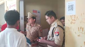 Chandauli News: चोरों पर नकेल: रेलवे ने 35 लाख 60 हजार रुपये का काला धन पकड़ा