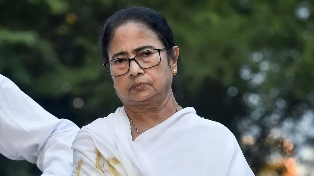 West Bengal: ‘मुझे सवा 10 बजे कॉल आया, CM ने कैसे बोला रात 12.30 बजे…’, ममता पर भड़क उठे रेप पीड़िता के पिता West Bengal: ‘मुझे सवा 10 बजे कॉल आया, CM ने कैसे बोला रात 12.30 बजे…’, ममता पर भड़क उठे रेप पीड़िता के पिता