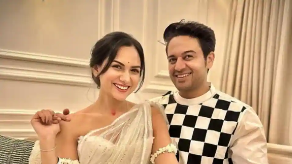 Gaurav Khanna Wife Video: गौरव खन्ना की पत्नी ने मचाया तहलका, बोल्डनेस देख उड़ जाएंगे तोते Gaurav Khanna Wife Video: गौरव खन्ना की पत्नी ने मचाया तहलका, बोल्डनेस देख उड़ जाएंगे तोते