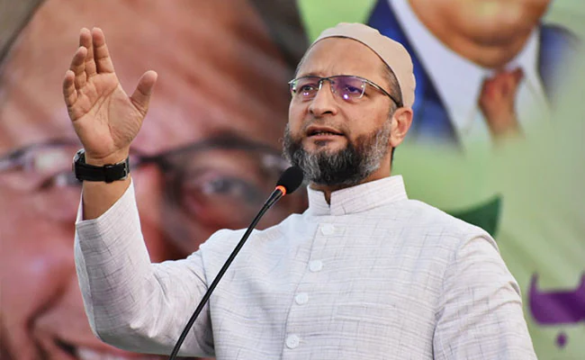 Asaduddin Owaisi: नीतीश की आंधी के बीच औवैसी ने उड़ाया गर्दा, सीमांचल में लहराया परचम Asaduddin Owaisi: नीतीश की आंधी के बीच औवैसी ने उड़ाया गर्दा, सीमांचल में लहराया परचम