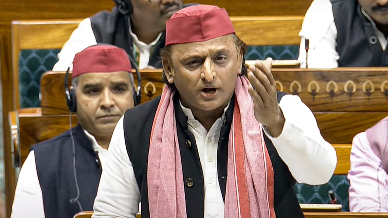 Akhilesh Yadav Loksabha Speech: चुनाव सुधार पर गरमाई लोकसभा! अखिलेश यादव का बड़ा आरोप- आयोग निष्पक्ष नहीं, एसआईआर है ‘गुप्त NRC.