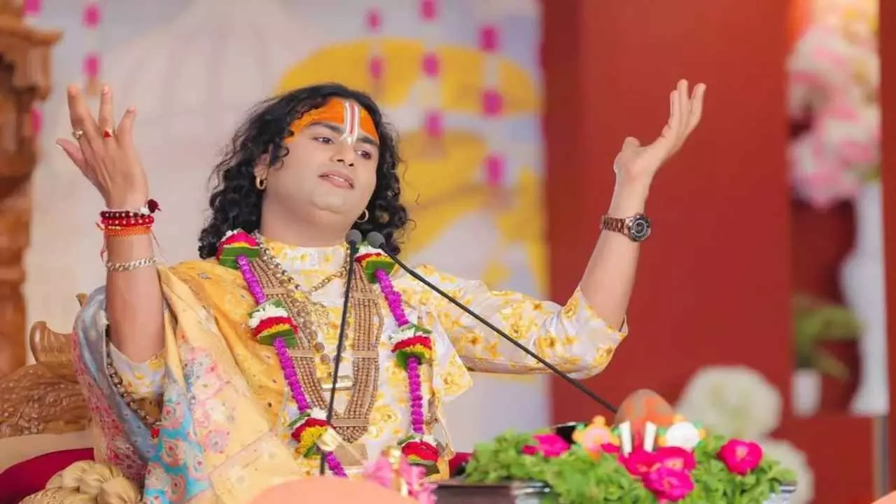 Aniruddhacharya Ji: अनिरुद्धाचार्य लगाएंगे कोर्ट के चक्कर! महिलाओं पर विवादित ब्यान देना पड़ा भारी, CJM ने स्वीकार की याचिका