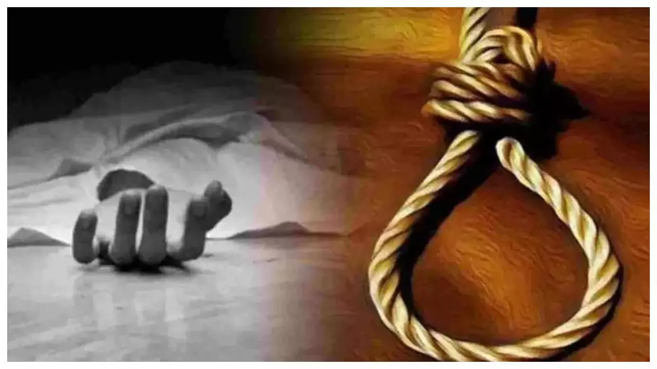 Kasganj News : कासगंज में आम के पेड़ पर लटका मिला युवक का शव, इलाके में सनसनी