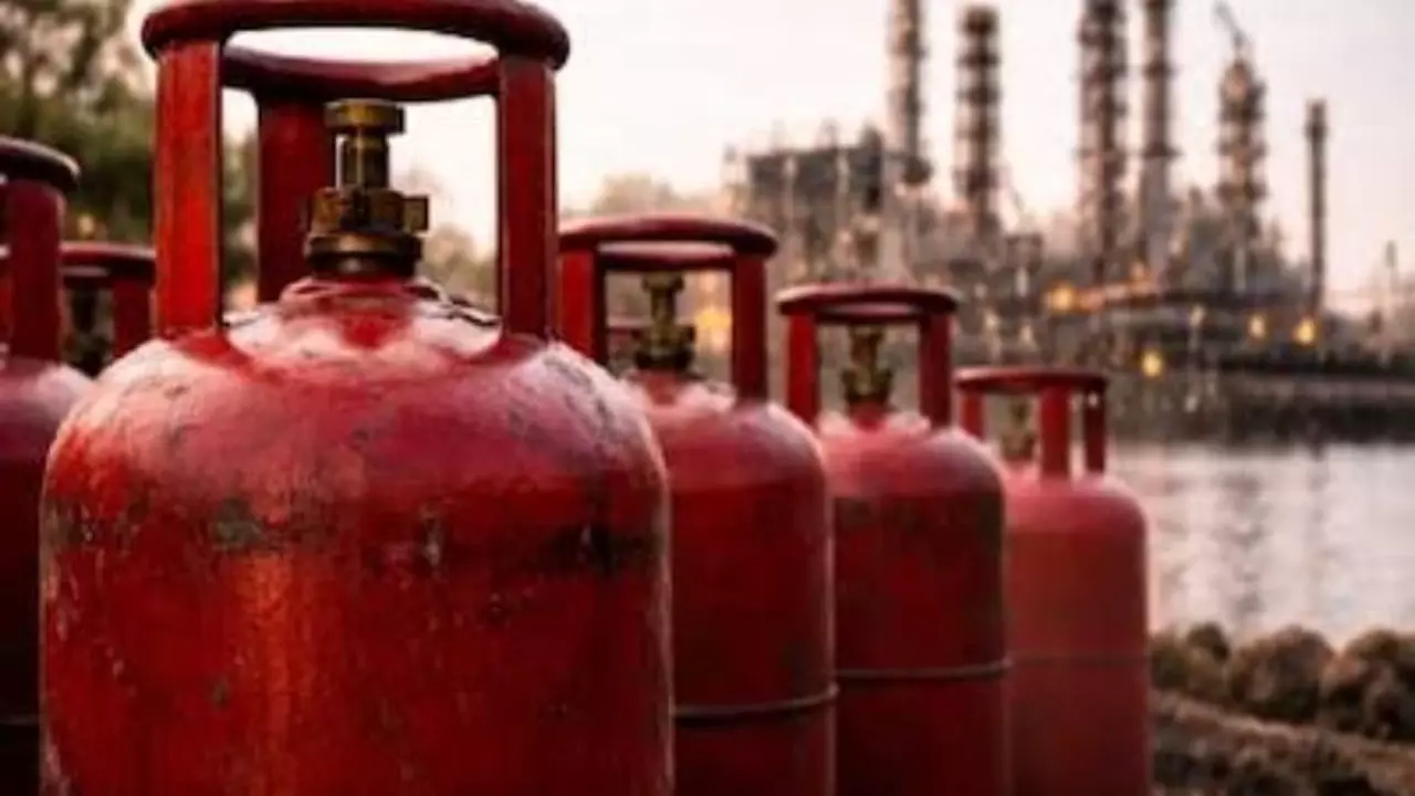 Bareilly News: शादियों में LPG संकट: शादी का कार्ड दिखाकर एक सप्ताह पहले करें सिलेंडर के लिए आवेदन