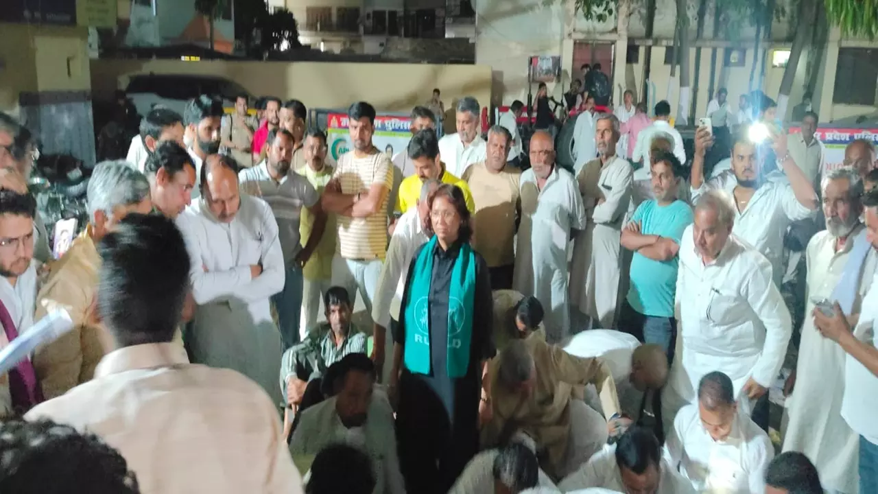 पूर्व पीएम पर विवादित टिप्पणी से मेरठ में हंगामा, केस दर्ज