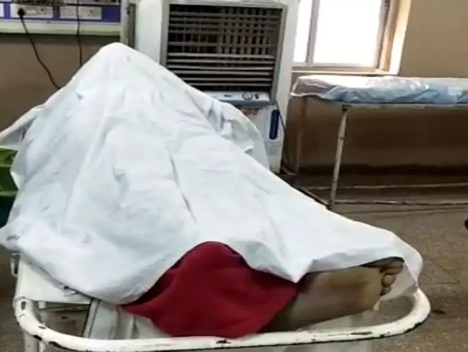 गंगा किनारे मिला अज्ञात शव,इलाके में मची सनसनी