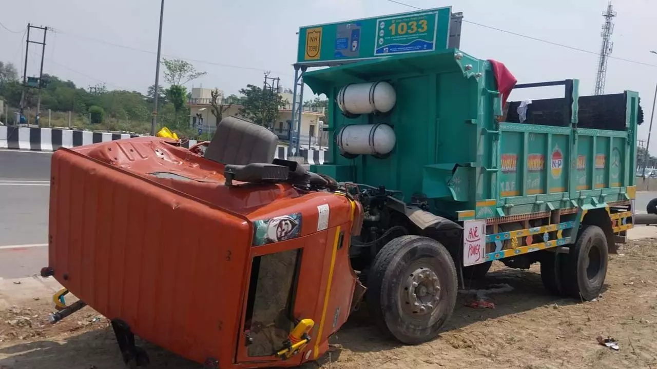 दिल्ली-देहरादून एलिवेटेड एक्सप्रेसवे पर फिर हुआ दर्दनाक हादसा, दो की मौत दिल्ली-देहरादून एलिवेटेड एक्सप्रेसवे पर फिर हुआ दर्दनाक हादसा, दो की मौत