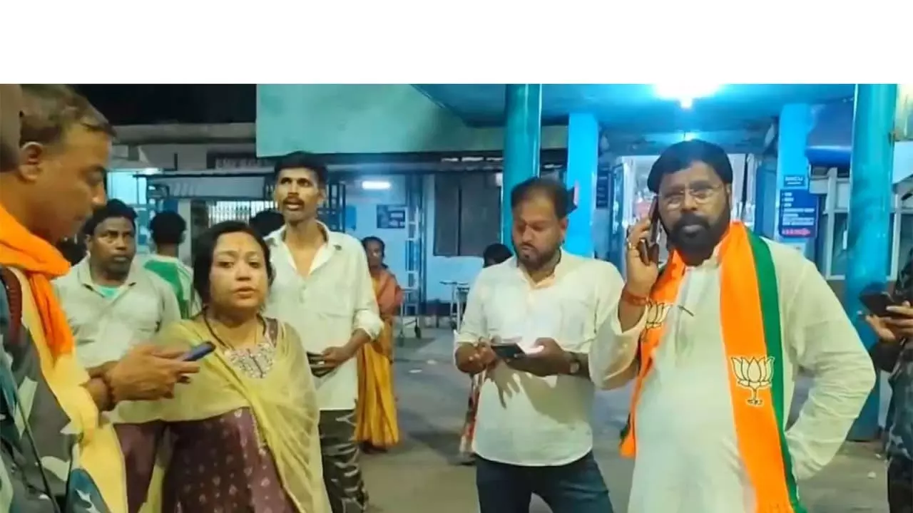 अमित शाह के रोड शो के बाद भड़की हिंसा, BJP-TMC कार्यकर्ताओं में झड़प