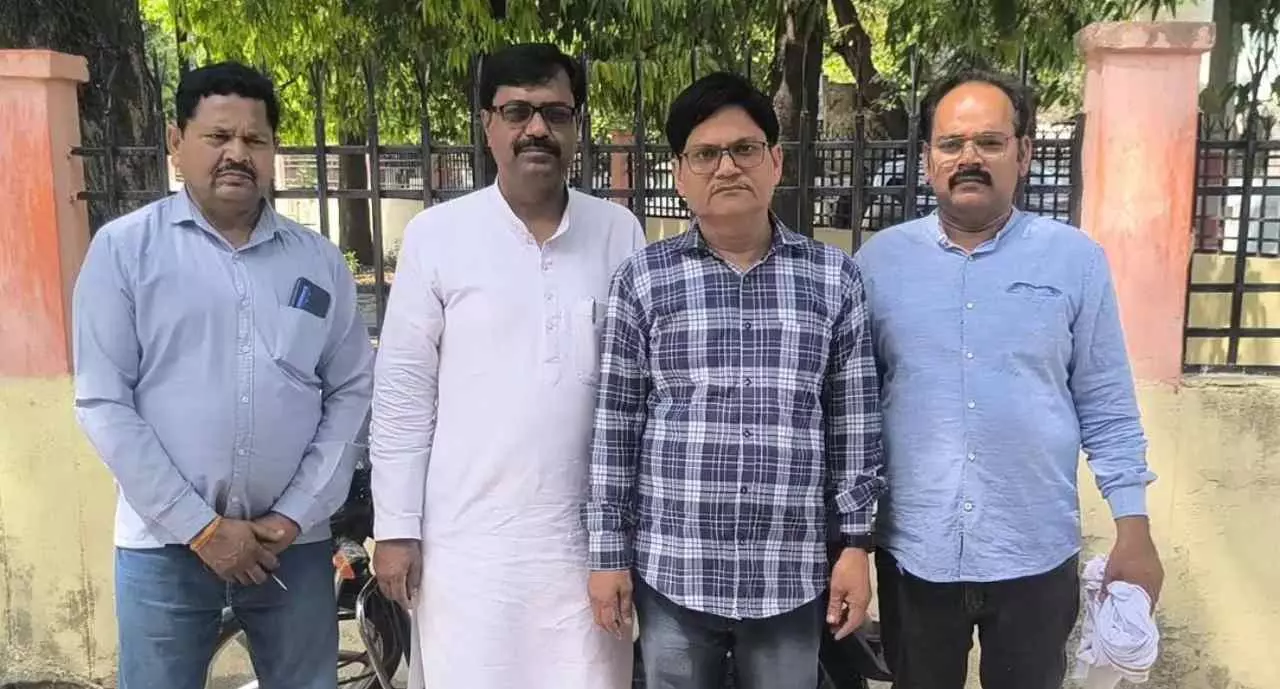 मैनपुरी के शिक्षकों की मांग—दिव्यांग व गर्भवती महिलाओं को ड्यूटी से राहत मिले मैनपुरी के शिक्षकों की मांग—दिव्यांग व गर्भवती महिलाओं को ड्यूटी से राहत मिले