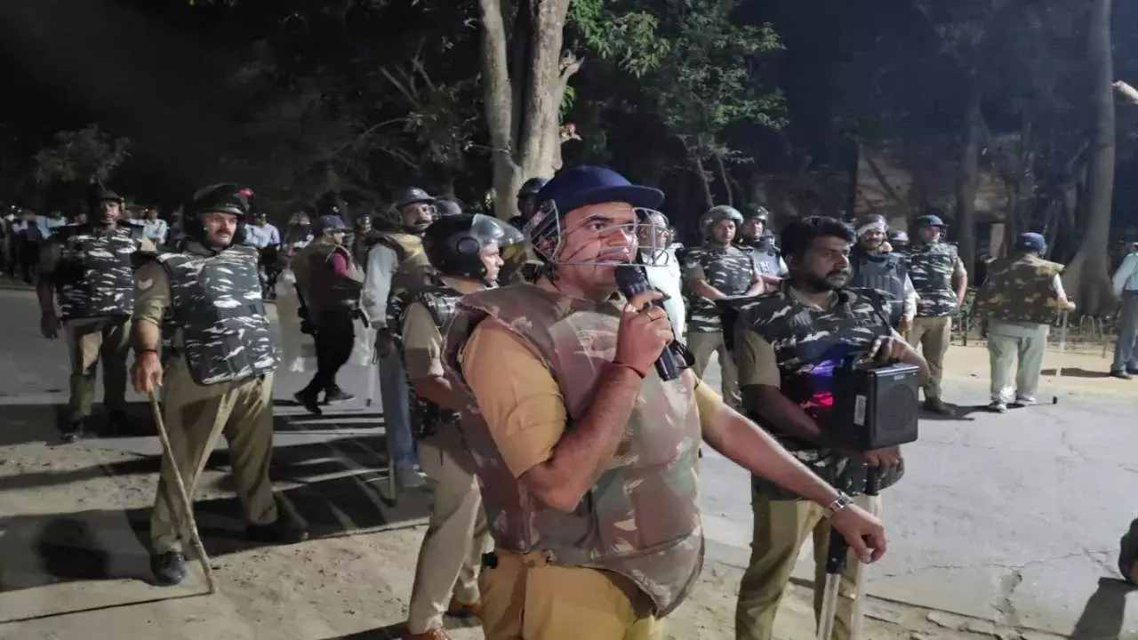 वाराणसी के BHU में तनाव:देर रात छात्रों और सुरक्षा कर्मियों के बीच हिंसक टकराव