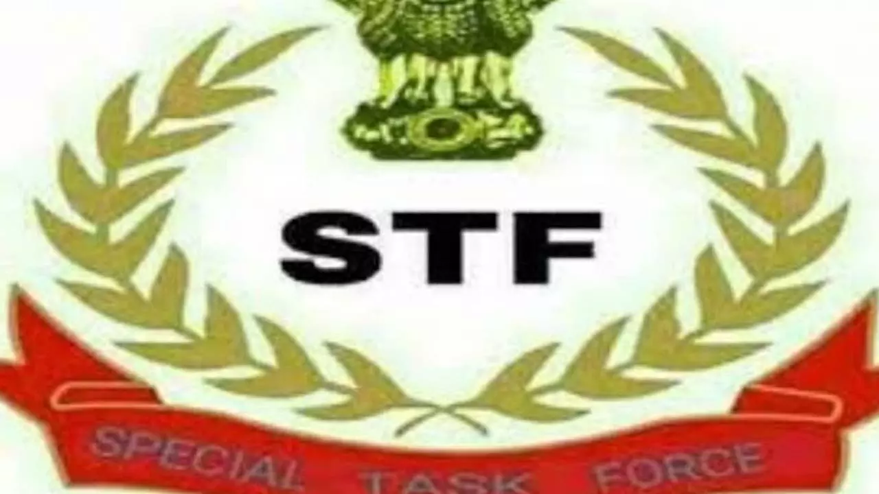 Azamgarh में STF की बड़ी कार्रवाई, 50 हजार का इनामी गैंगस्टर गिरफ्तार