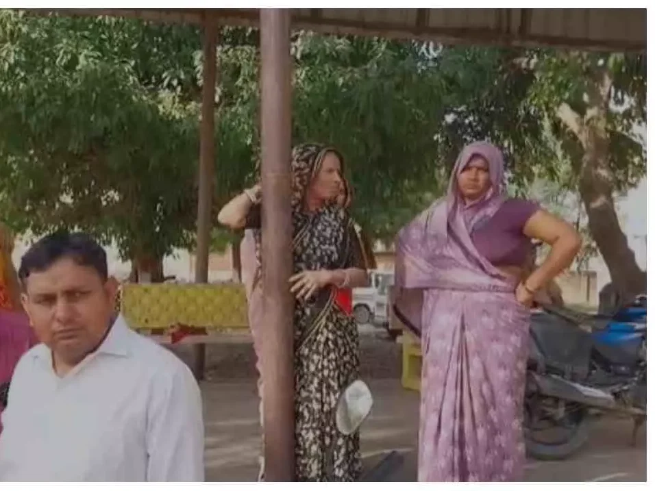 अलीगढ़ में शर्मनाक मामला: दहेज के लिए दूल्हा शादी छोड़कर भागा