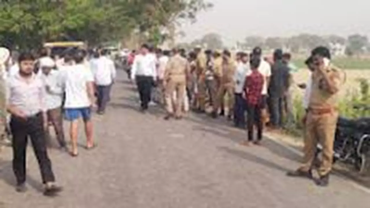 Azamgarh News: स्कूल पहुंचने से पहले ही थम गई जिंदगी, बस की टक्कर से छात्र की मौत