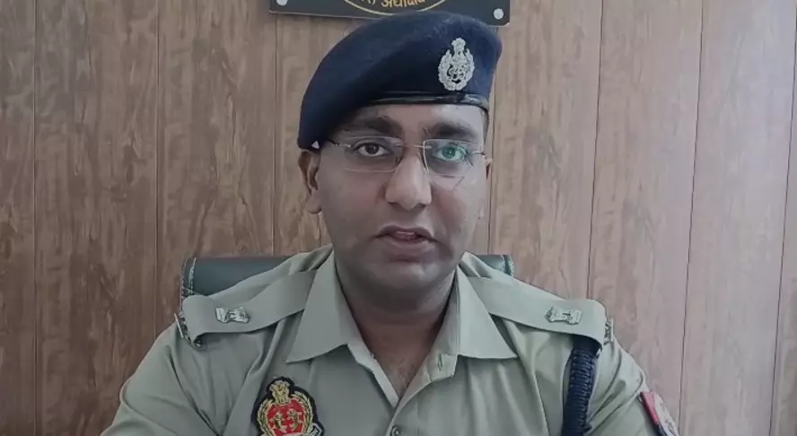 Azamgarh News: शादी समारोह बना रणक्षेत्र, कूलर की हवा को लेकर युवक की हत्या