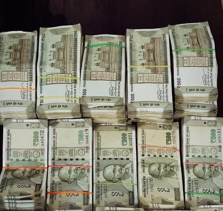 महराजगंज : सोनौली बॉर्डर पर करेंसी एक्सचेंज का बड़ा खेल, भैरहवा कपिलवस्तु में भारतीय नकदी के साथ युवक गिरफ्तार