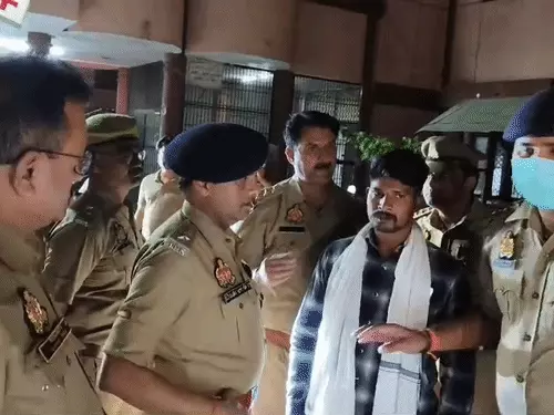 Hathras News : थाने के अंदर मौत,शौचालय में युवक ने की आत्महत्या, 2 पुलिसकर्मी सस्पेंड