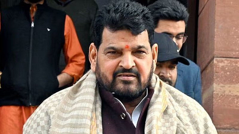 UP Politics: यूपी में सियासी हलचल: क्या बृजभूषण शरण सिंह थामेंगे सपा का दामन?