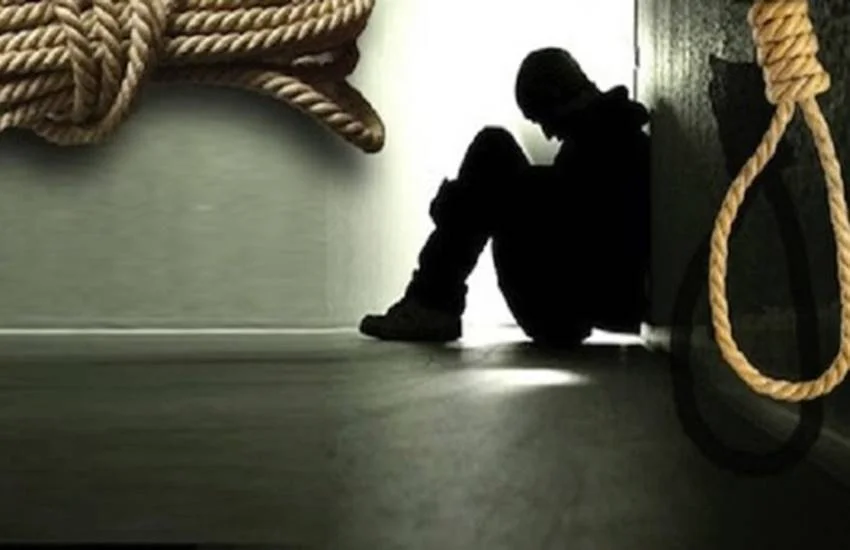 Etah News : एटा में 28 वर्षीय नव युवक ने पारिवारिक कलह के चलते घर में लगाई फांसी