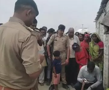 Azamgarh News: रौनापार थाना क्षेत्र में महिला की मौत, पुलिस और फोरेंसिक टीम जांच में जुटी