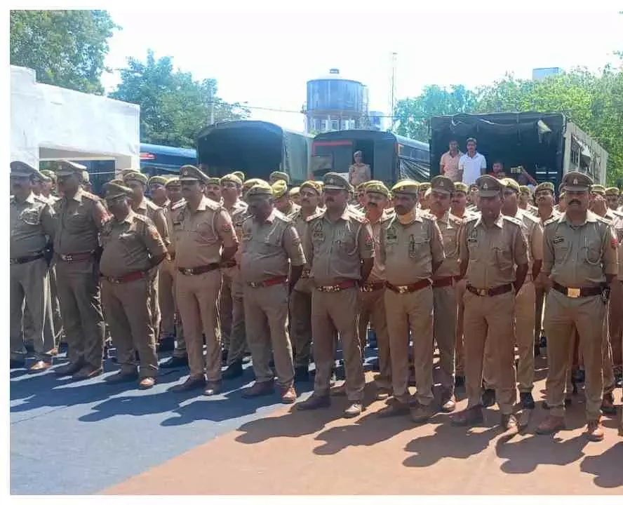 Jalaun News: जालौन के चार पुलिसकर्मियों को गार्ड ऑफ ऑनर, माहौल हुआ गमगीन