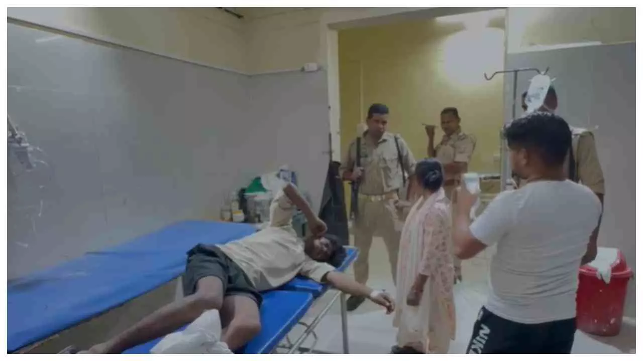 Firozabad News: पुलिस और बदमाशों के बीच हुई भिड़ंत,पुलिस की जवाबी फायरिंग में घायल हुए बदमाश Firozabad News: पुलिस और बदमाशों के बीच हुई भिड़ंत,पुलिस की जवाबी फायरिंग में घायल हुए बदमाश