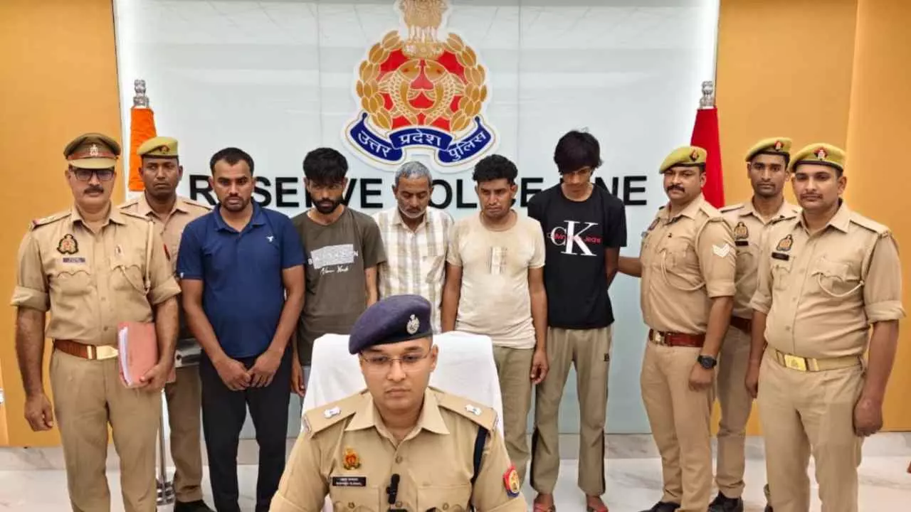 Sonbhadra News:फर्जी वीडियो कॉल और साइबर ब्लैकमेलिंग का खुलासा, राजस्थान से 5 आरोपी दबोचे गए