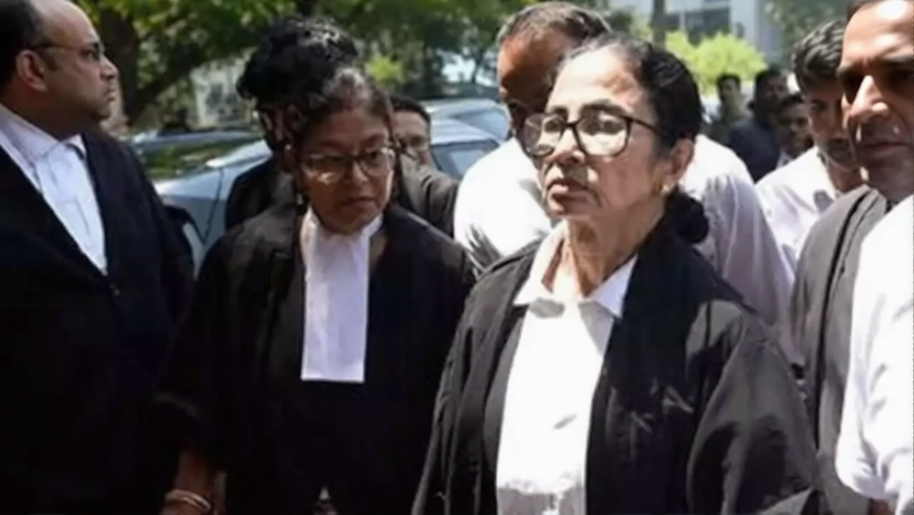 Mamata Banerjee News: कलकत्ता हाईकोर्ट में वकील के रूप में पेश हुईं ममता बनर्जी, सुनवाई के बाद नारेबाजी
