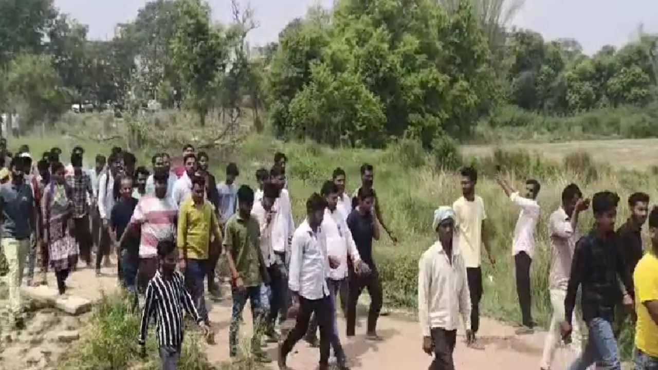 Basti News: बस्ती में युवती की मौत पर हंगामा, परिजनों ने अस्पताल पर लगाया गंभीर आरोप