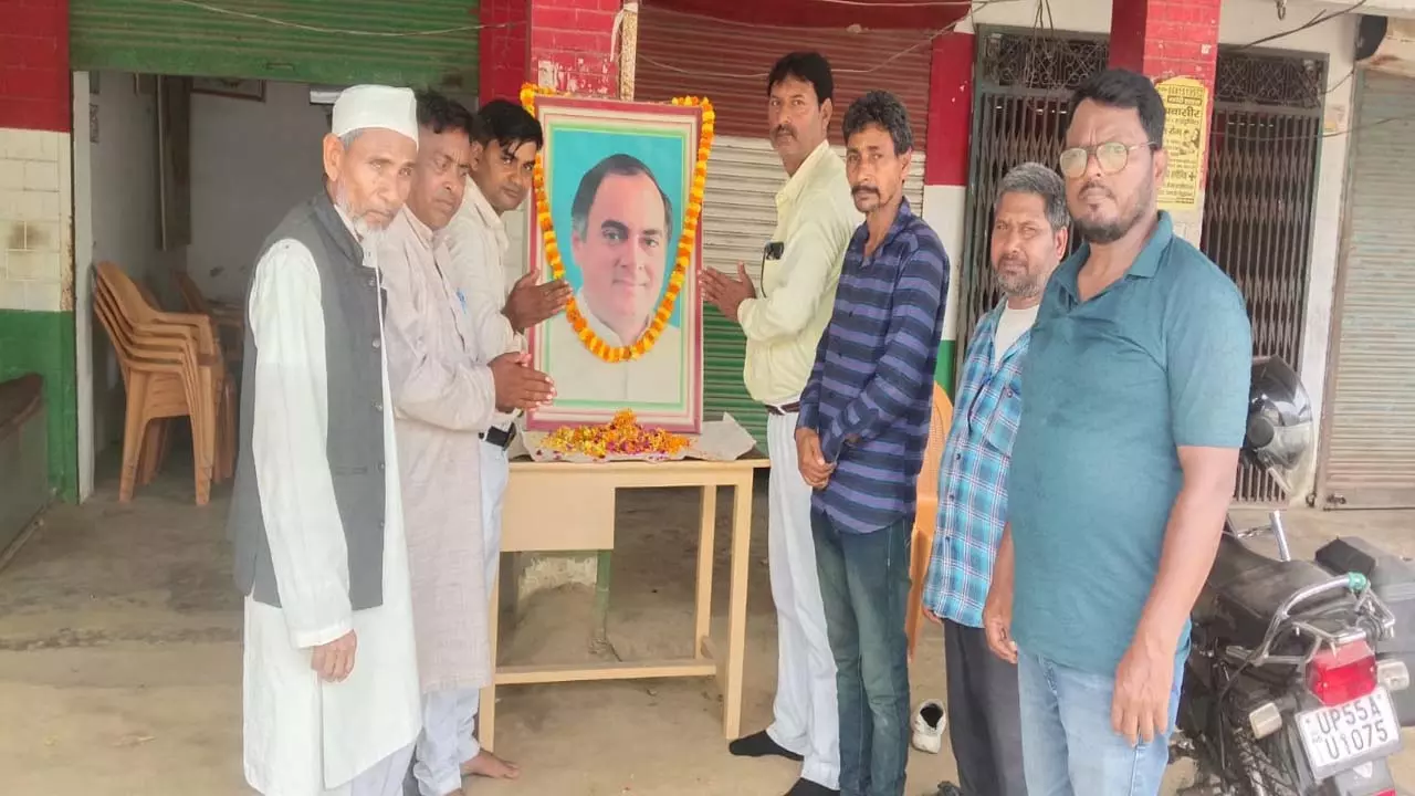 SiddharthNagar News: कांग्रेस कार्यकर्ताओं ने पूर्व प्रधानमंत्री Rajiv Gandhi को दी भावभीनी श्रद्धांजलि