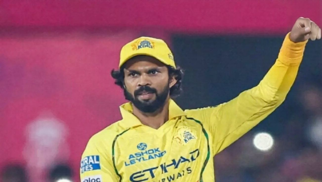 Chennai Super Kings: गुजरात टाइटंस से हार के बाद चेन्नई सुपर किंग्स को लगा बड़ा झटका