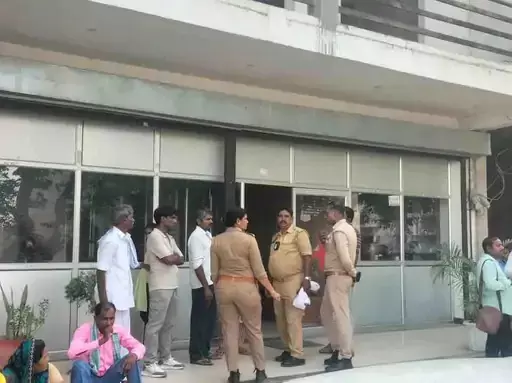 Lucknow Crime: लखनऊ के तेजस हॉस्पिटल में सनसनी, छात्रा ने डॉक्टर पर लगाए दुष्कर्म के आरोप