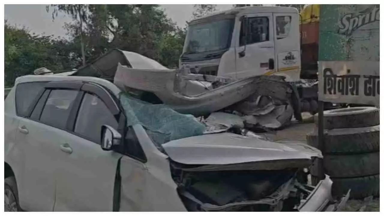 Barabanki News: बाराबंकी में भीषण सड़क हादसा,एक्सप्रेसवे पर चार लोगों की दर्दनाक मौत