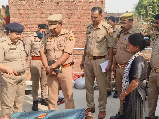 Kaushambi News: कौशांबी में पति-पत्नी का विवाद बना जानलेवा, पत्नी की गला दबाकर हत्या का आरोप Kaushambi News: कौशांबी में पति-पत्नी का विवाद बना जानलेवा, पत्नी की गला दबाकर हत्या का आरोप