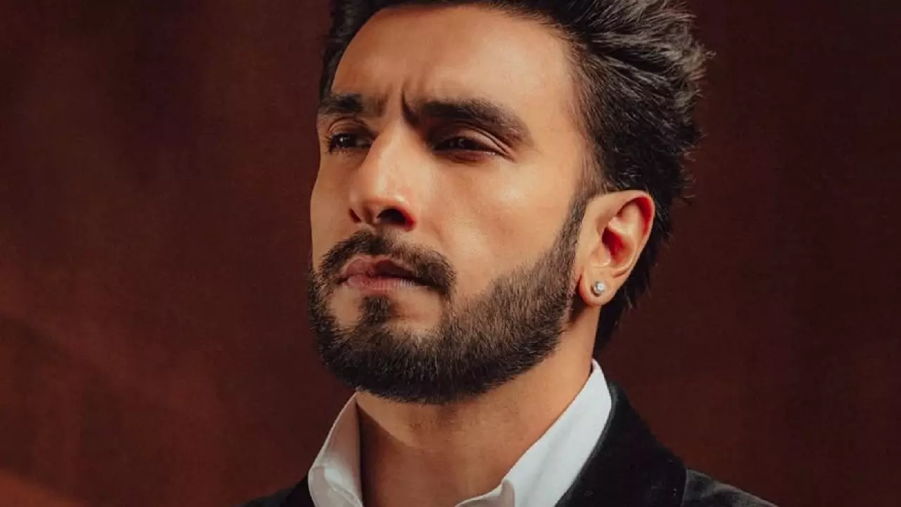 Ranveer Singh Don 3 Controversy: Don 3 पर नया बवाल, FWICE विवाद के बाद रणवीर सिंह की फिल्म फिर घिरी विवादों में Ranveer Singh Don 3 Controversy: Don 3 पर नया बवाल, FWICE विवाद के बाद रणवीर सिंह की फिल्म फिर घिरी विवादों में