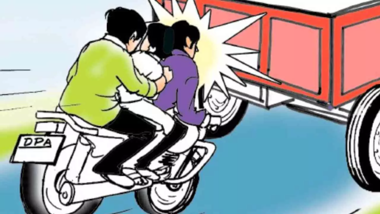 Bareilly News: नेशनल हाईवे पर बड़ा हादसा, भर्ती परीक्षा केंद्र जा रहे दो अभ्यर्थी गंभीर रूप से घायल