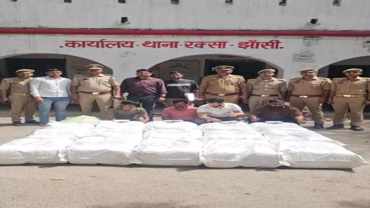 Jhansi News: झांसी में गांजा तस्करी पर बड़ा प्रहार,एएनएफ और रक्सा पुलिस ने चार तस्करों को दबोचा