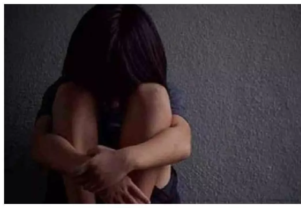 Chandauli News: चंदौली में 8 साल की बच्ची से कथित छेड़छाड़, हिरासत में लिया गया रिटायर्ड पुलिसकर्मी