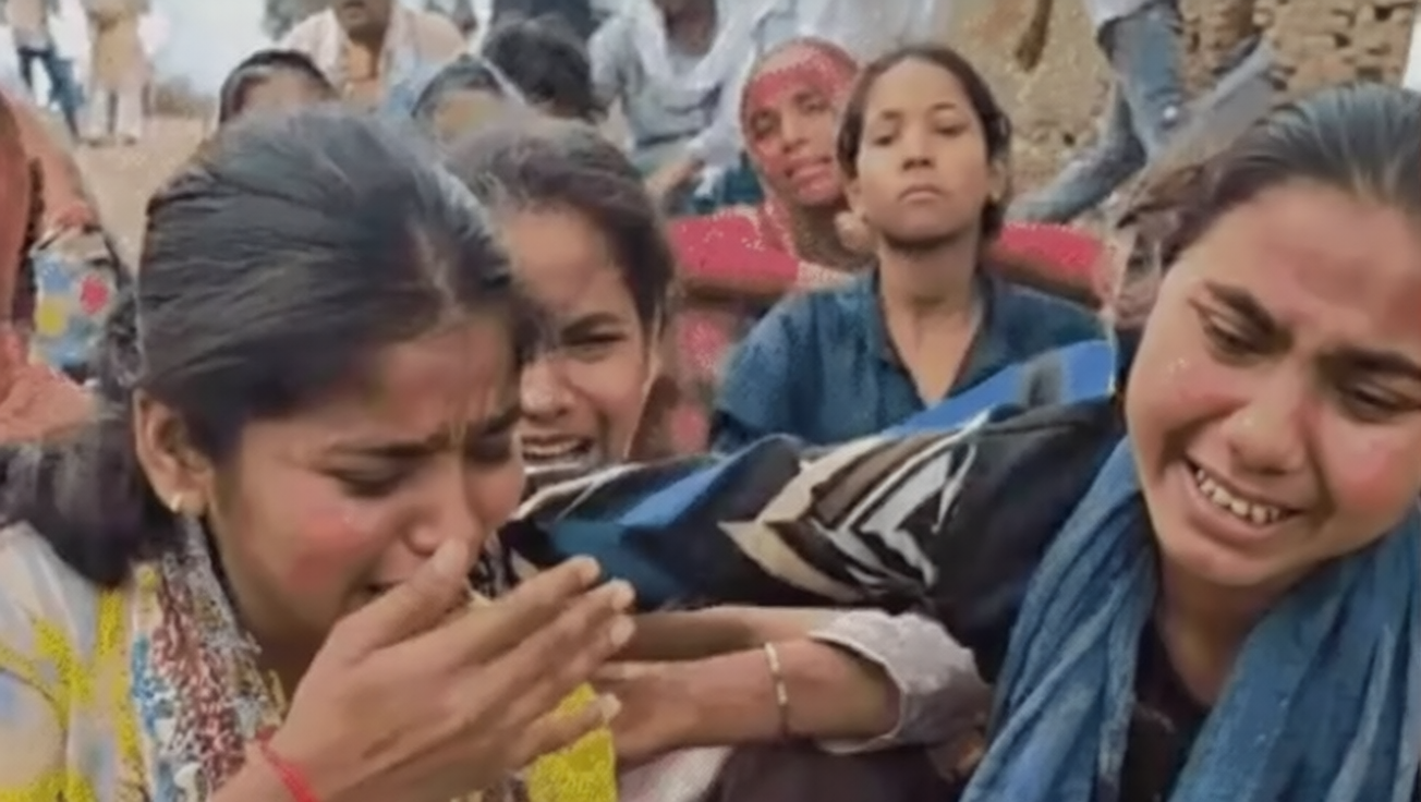 Hardoi News: निर्माणाधीन ओवरब्रिज पर गिरा भारी गर्डर, घायल श्रमिक ने रास्ते में तोड़ा दम Hardoi News: निर्माणाधीन ओवरब्रिज पर गिरा भारी गर्डर, घायल श्रमिक ने रास्ते में तोड़ा दम