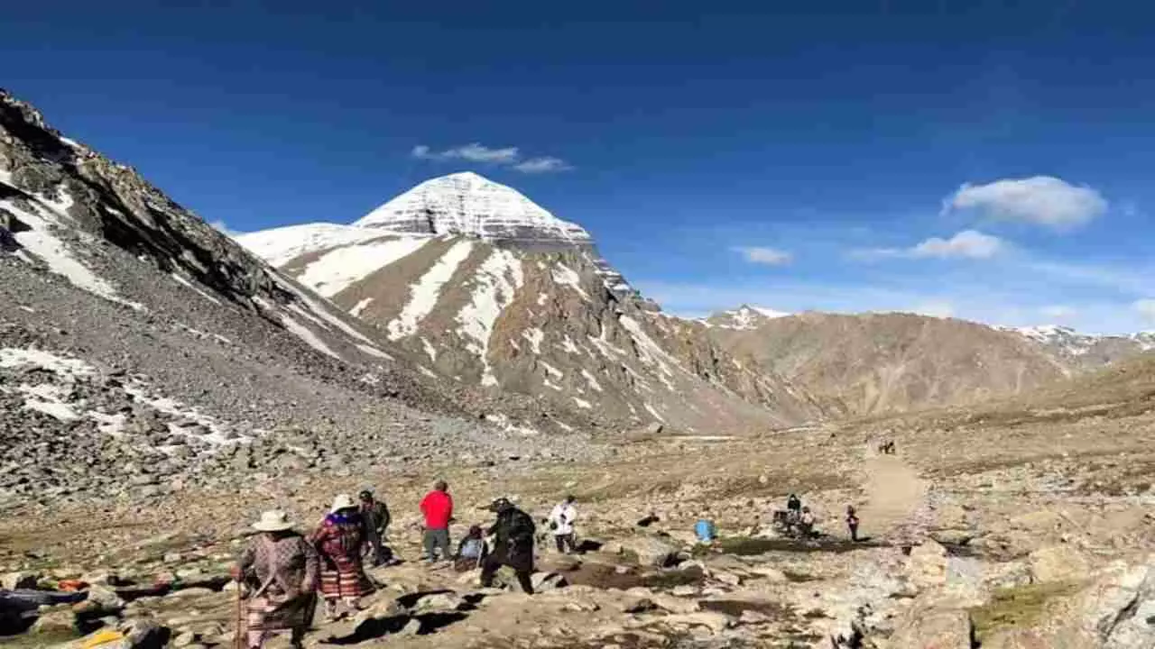 Kailash Mansarovar Yatra: कैलाश मानसरोवर यात्रा पर जाने वालों के लिए अलर्ट, 52 भारतीय काठमांडू में फंसे, सरकार ने जारी की सलाह Kailash Mansarovar Yatra: कैलाश मानसरोवर यात्रा पर जाने वालों के लिए अलर्ट, 52 भारतीय काठमांडू में फंसे, सरकार ने जारी की सलाह