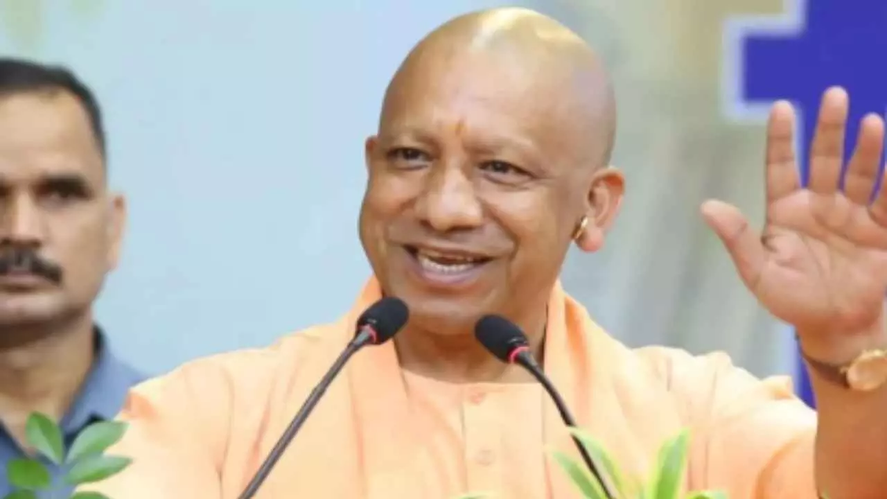 UP Gram Sachivalaya: योगी सरकार का बड़ा फैसला, अब ग्राम सचिवालय में नियमित बैठेंगे लेखपाल