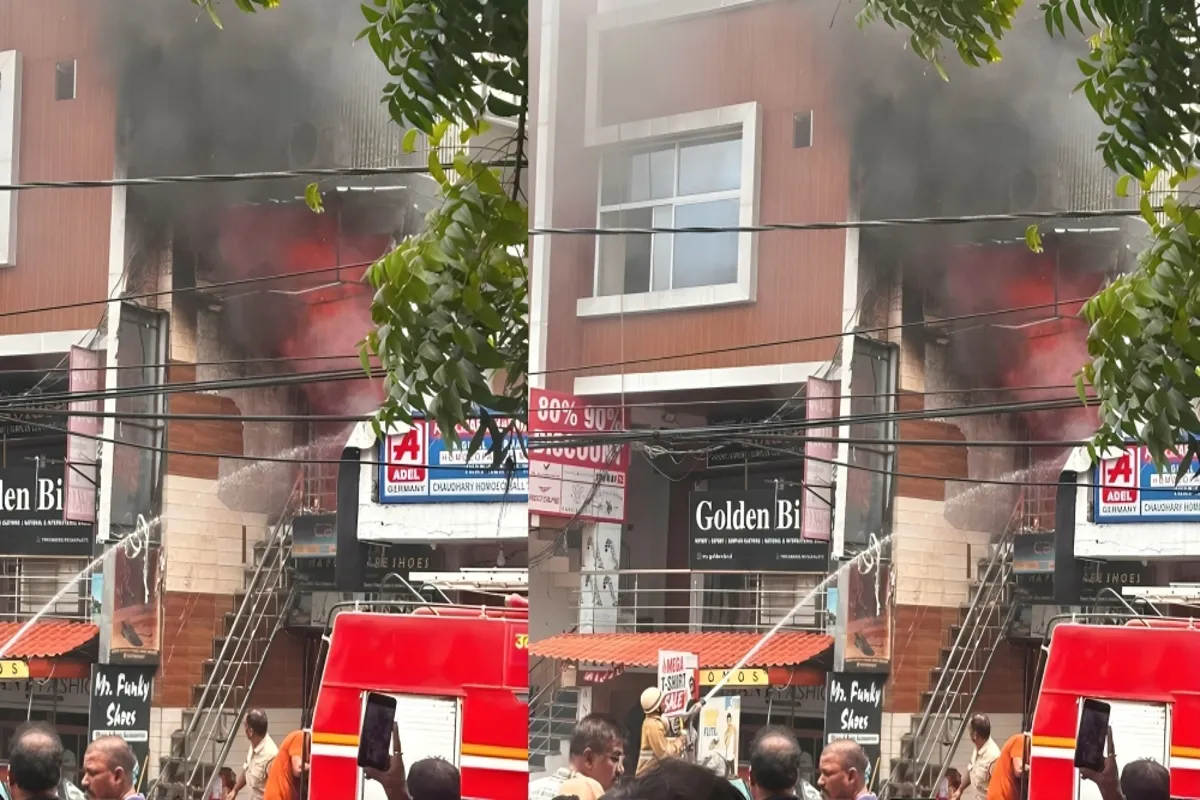 Lucknow Fire News: विकास नगर में जूते-चप्पल की दुकान में लगी भीषण आग, धुएं के गुबार से मची अफरा-तफरी